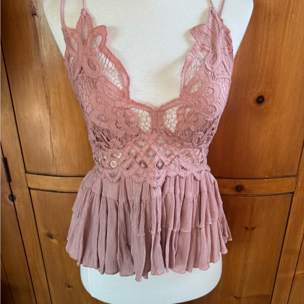 Free People Lace Crochet Pink Sleeveless Peplum Top, size S.